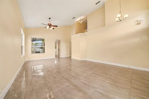House in Winter Springs, Florida 4 bedrooms, 209.59 sq.m. № 2355721 - photo 8