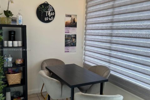 Commercial property in Coral Gables, Florida № 1882614 - photo 1