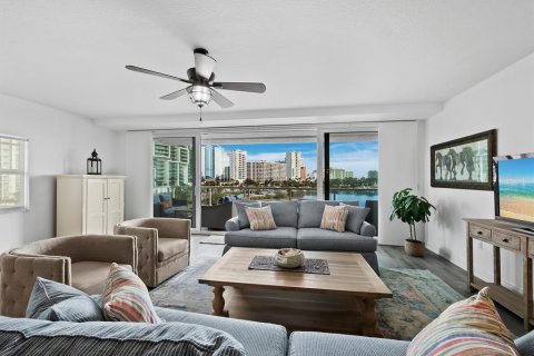 Copropriété à vendre à Sarasota, Floride: 2 chambres, 170.66 m2 № 1551012 - photo 9