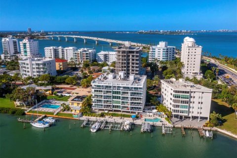 Condo in Sarasota, Florida, 2 bedrooms  № 1551012 - photo 1