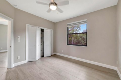 House in Boca Raton, Florida 5 bedrooms, 332.22 sq.m. № 1040713 - photo 1