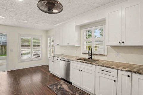 House in Auburndale, Florida 3 bedrooms, 205.78 sq.m. № 2410053 - photo 11