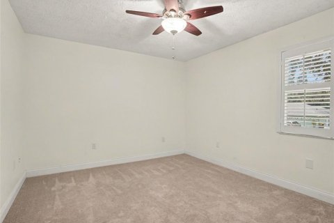 House in Auburndale, Florida 3 bedrooms, 205.78 sq.m. № 2410053 - photo 15