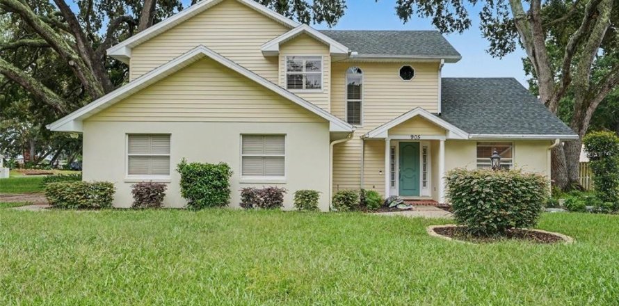 House in Auburndale, Florida 3 bedrooms, 205.78 sq.m. № 2410053