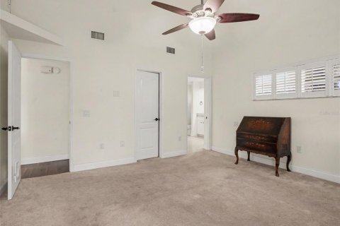 House in Auburndale, Florida 3 bedrooms, 205.78 sq.m. № 2410053 - photo 25