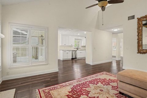 House in Auburndale, Florida 3 bedrooms, 205.78 sq.m. № 2410053 - photo 7