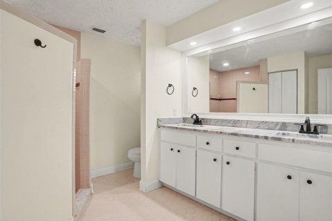 House in Auburndale, Florida 3 bedrooms, 205.78 sq.m. № 2410053 - photo 26