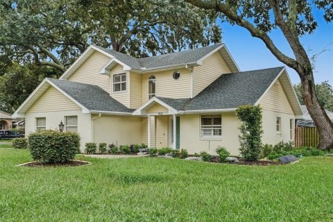 House in Auburndale, Florida 3 bedrooms, 205.78 sq.m. № 2410053 - photo 2