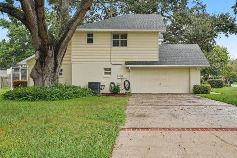 House in Auburndale, Florida 3 bedrooms, 205.78 sq.m. № 2410053 - photo 4