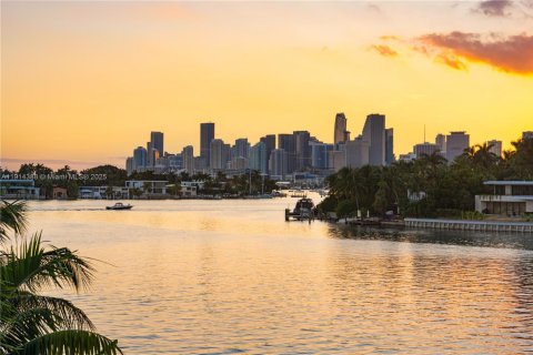 House in Miami Beach, Florida 6 bedrooms № 1970857 - photo 21