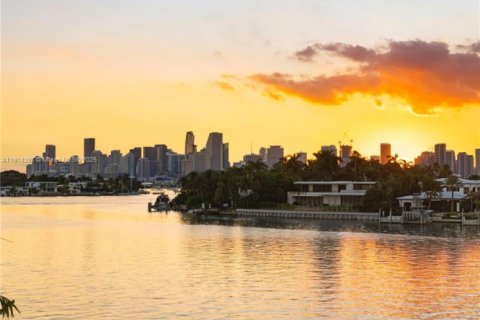 House in Miami Beach, Florida 6 bedrooms № 1970857 - photo 20