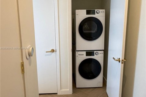 Condominio en venta en Miami, Florida, 2 dormitorios, 77.11 m2 № 2084998 - foto 12
