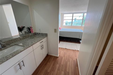 Condominio en alquiler en Miami, Florida, 2 dormitorios, 105.91 m2 № 1953190 - foto 24
