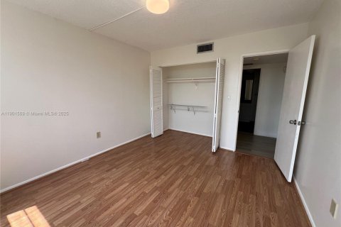 Condominio en alquiler en Miami, Florida, 2 dormitorios, 105.91 m2 № 1953190 - foto 16