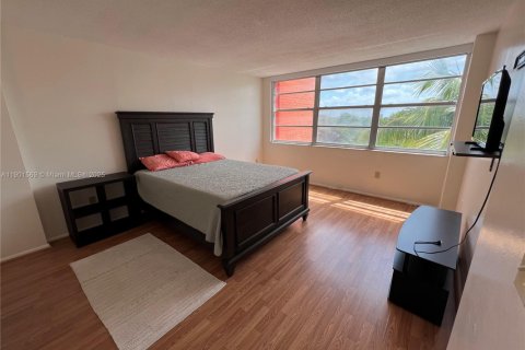 Condominio en alquiler en Miami, Florida, 2 dormitorios, 105.91 m2 № 1953190 - foto 17