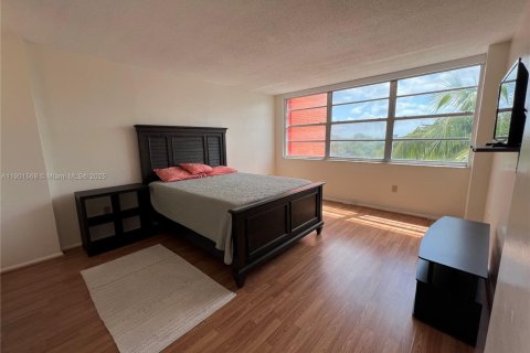 Condominio en alquiler en Miami, Florida, 2 dormitorios, 105.91 m2 № 1953190 - foto 18