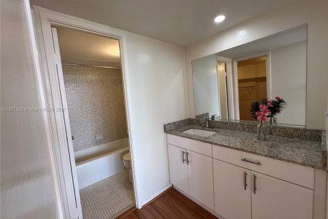 Condominio en alquiler en Miami, Florida, 2 dormitorios, 105.91 m2 № 1953190 - foto 21