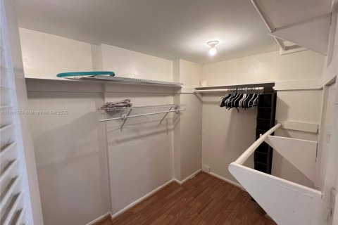 Condominio en alquiler en Miami, Florida, 2 dormitorios, 105.91 m2 № 1953190 - foto 30