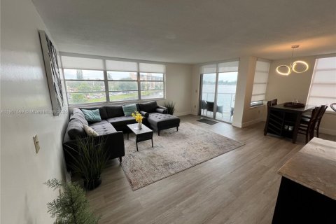 Condominio en alquiler en Miami, Florida, 2 dormitorios, 105.91 m2 № 1953190 - foto 27