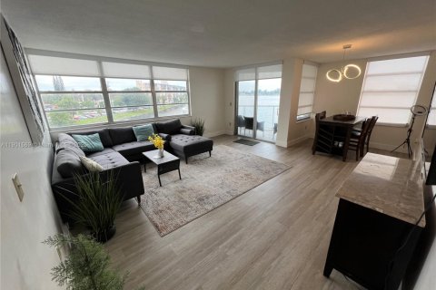 Condominio en alquiler en Miami, Florida, 2 dormitorios, 105.91 m2 № 1953190 - foto 26