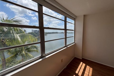 Condominio en alquiler en Miami, Florida, 2 dormitorios, 105.91 m2 № 1953190 - foto 15
