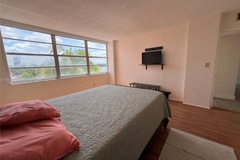 Condominio en alquiler en Miami, Florida, 2 dormitorios, 105.91 m2 № 1953190 - foto 19