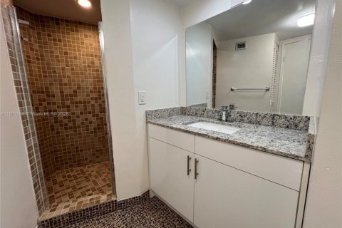 Condominio en alquiler en Miami, Florida, 2 dormitorios, 105.91 m2 № 1953190 - foto 13
