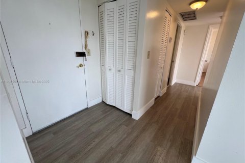 Condominio en alquiler en Miami, Florida, 2 dormitorios, 105.91 m2 № 1953190 - foto 11