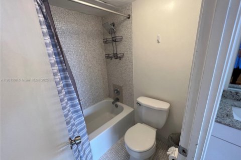 Condominio en alquiler en Miami, Florida, 2 dormitorios, 105.91 m2 № 1953190 - foto 29