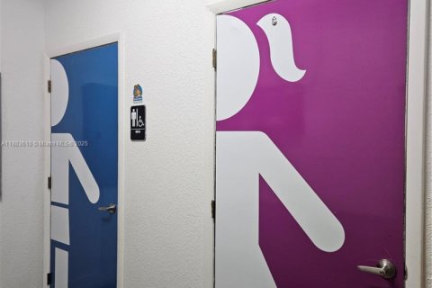 Купить коммерческую недвижимость в Дорал, Флорида № 1931397 - фото 3