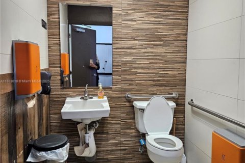 Купить коммерческую недвижимость в Дорал, Флорида № 1931397 - фото 11