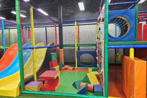 Купить коммерческую недвижимость в Дорал, Флорида № 1931397 - фото 2