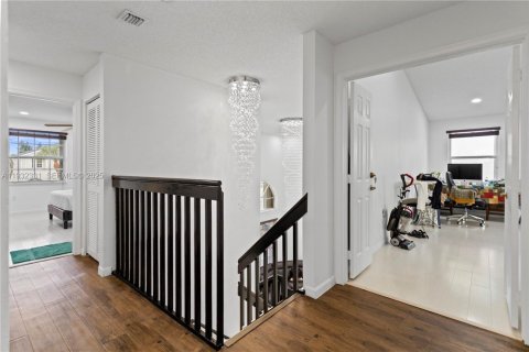 Купить виллу или дом в Пемброк-Пайнс, Флорида 4 спальни, 273.32м2, № 1990837 - фото 29