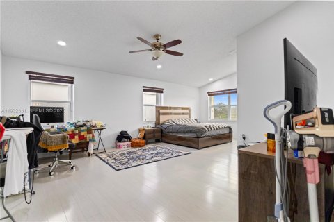 Купить виллу или дом в Пемброк-Пайнс, Флорида 4 спальни, 273.32м2, № 1990837 - фото 30