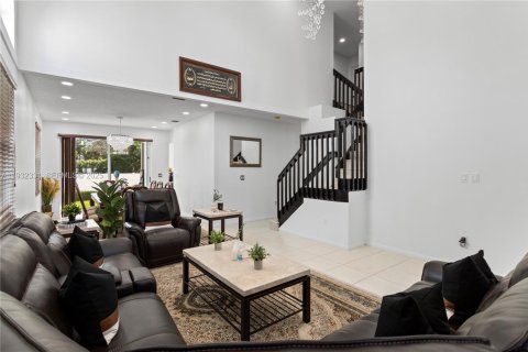 Купить виллу или дом в Пемброк-Пайнс, Флорида 4 спальни, 273.32м2, № 1990837 - фото 7