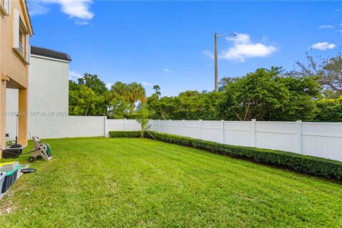 Купить виллу или дом в Пемброк-Пайнс, Флорида 4 спальни, 273.32м2, № 1990837 - фото 3