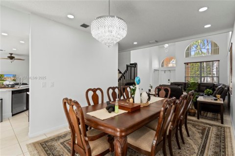 Купить виллу или дом в Пемброк-Пайнс, Флорида 4 спальни, 273.32м2, № 1990837 - фото 11