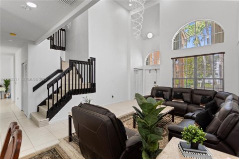 Купить виллу или дом в Пемброк-Пайнс, Флорида 4 спальни, 273.32м2, № 1990837 - фото 12