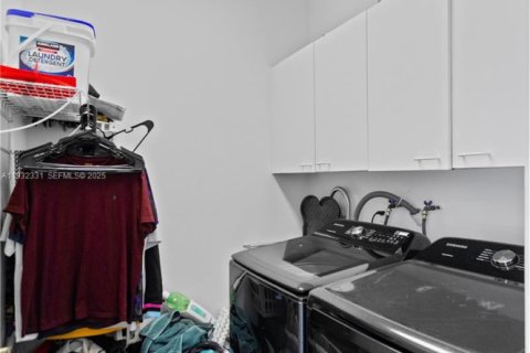 Купить виллу или дом в Пемброк-Пайнс, Флорида 4 спальни, 273.32м2, № 1990837 - фото 26