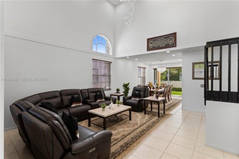 Купить виллу или дом в Пемброк-Пайнс, Флорида 4 спальни, 273.32м2, № 1990837 - фото 4