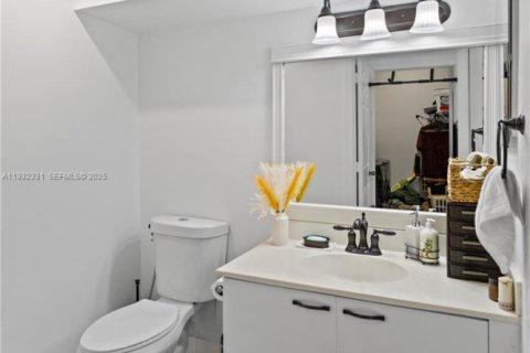 Купить виллу или дом в Пемброк-Пайнс, Флорида 4 спальни, 273.32м2, № 1990837 - фото 27