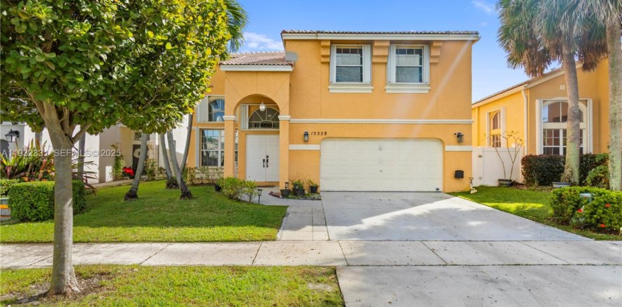 Дом в Пемброк-Пайнс, Флорида 4 спальни, 273.32м2 № 1990837