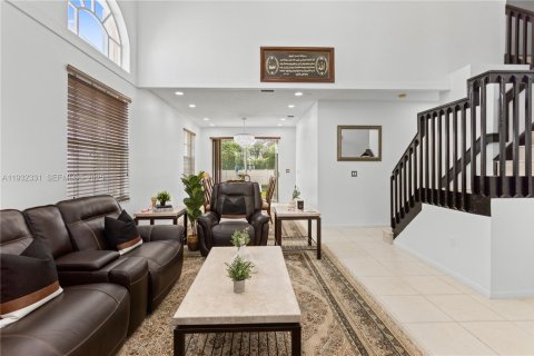 Купить виллу или дом в Пемброк-Пайнс, Флорида 4 спальни, 273.32м2, № 1990837 - фото 6