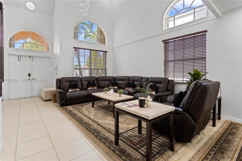Купить виллу или дом в Пемброк-Пайнс, Флорида 4 спальни, 273.32м2, № 1990837 - фото 8