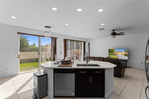 Купить виллу или дом в Пемброк-Пайнс, Флорида 4 спальни, 273.32м2, № 1990837 - фото 23