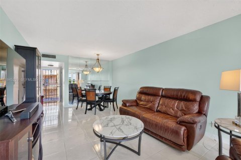 Condominio en venta en Lauderdale Lakes, Florida, 1 dormitorio, 59.83 m2 № 2152853 - foto 7