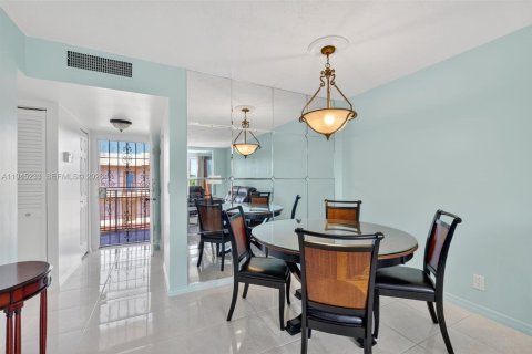Condominio en venta en Lauderdale Lakes, Florida, 1 dormitorio, 59.83 m2 № 2152853 - foto 8