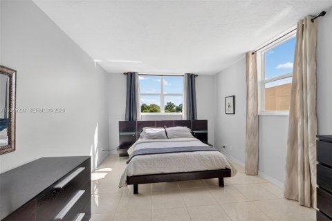Condominio en venta en Lauderdale Lakes, Florida, 1 dormitorio, 59.83 m2 № 2152853 - foto 12