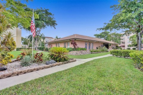 Condominio en venta en Lauderdale Lakes, Florida, 1 dormitorio, 59.83 m2 № 2152853 - foto 24