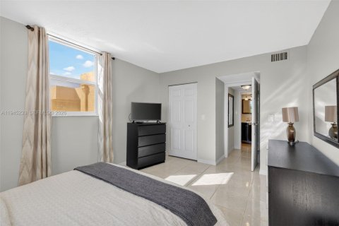 Condominio en venta en Lauderdale Lakes, Florida, 1 dormitorio, 59.83 m2 № 2152853 - foto 14